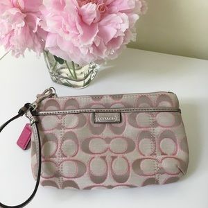 DAISY SIGNATURE METALLIC MEDIUM WRISTLET